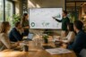 Gemeinsamer Blick auf Zahlen statt Bauchgefühl: Führungskräfte und Controlling bewerten aktuelle Entwicklungen und leiten fundierte Entscheidungen aus Daten, Forecasts und Analysen ab. Das Motiv steht für modernes Corporate Performance Management im Mittelstand.